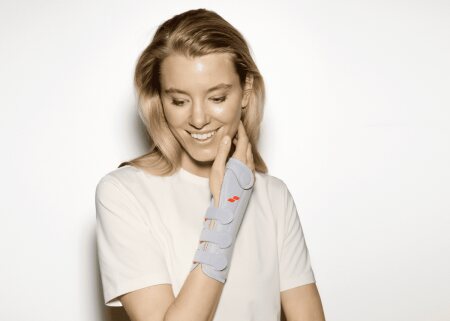 Karpaltunnelsyndrom-Orthese MANU-HIT CARPAL platinum Gr. M rechts