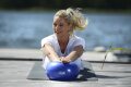 SISSEL Pilates Soft Ball, inklusive Übungsanleitung Ausf.: Durchmesser 22 cm Farbe: blau