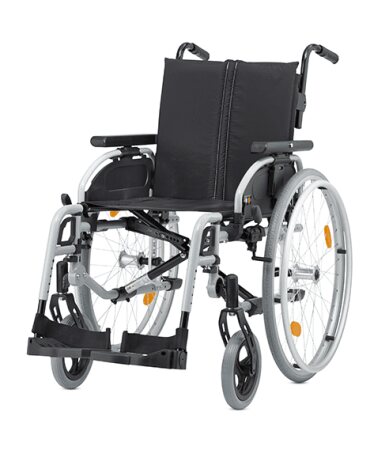 Leichtgewichtrollstuhl Pyro light optima mit Kombiarmlehnen, PU silber-metallic SB 37 cm