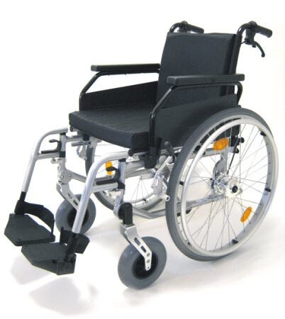 Leichtgewichtrollstuhl FREETEC mit Trommelbremse, silber SB 52 cm